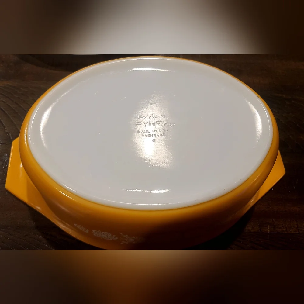 PYREX Vintage Golden Butterfly Baking Casserole Dish with Lid 2.5 Qt